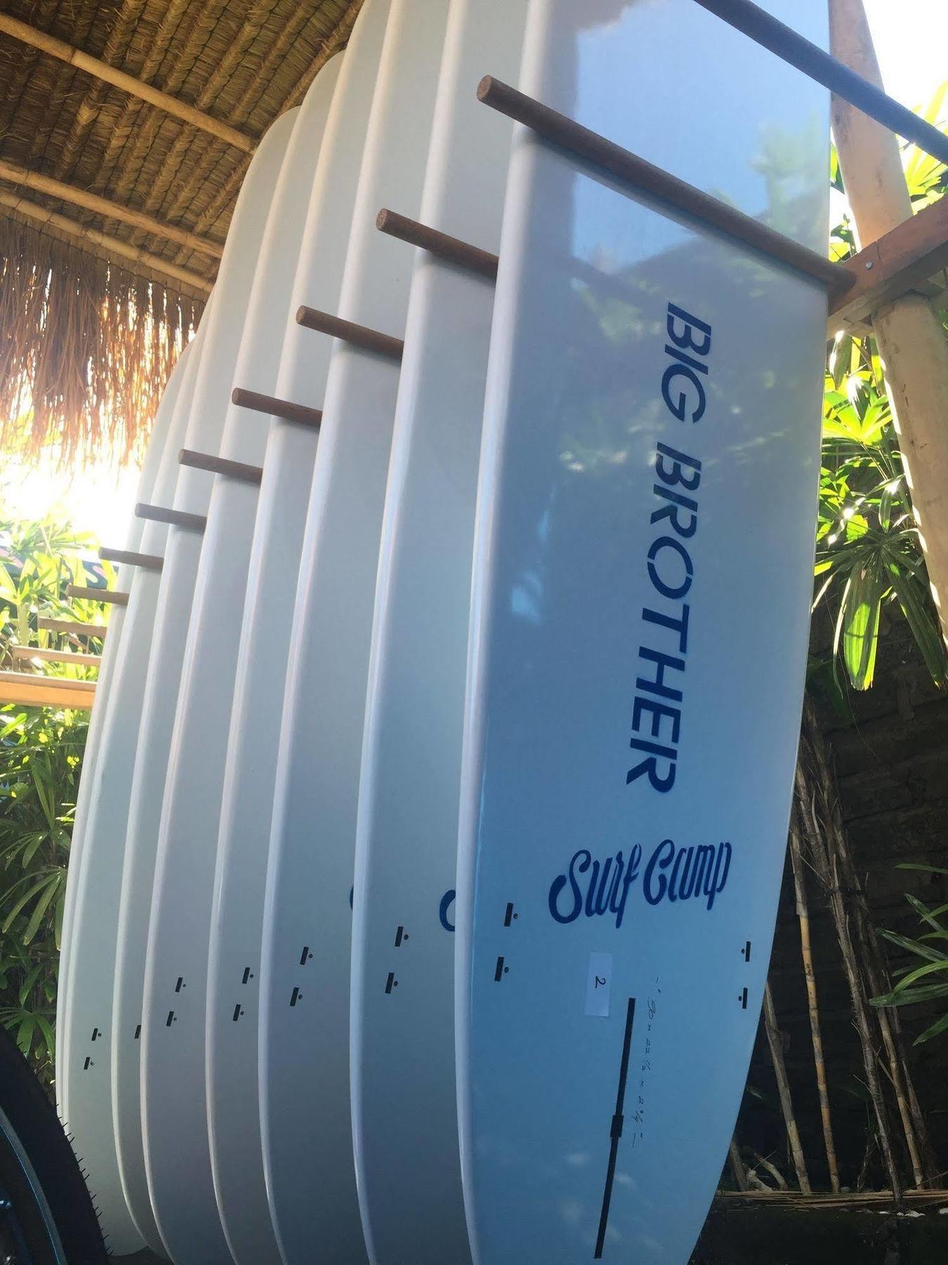קנגו Big Brother Surf Inn מראה חיצוני תמונה