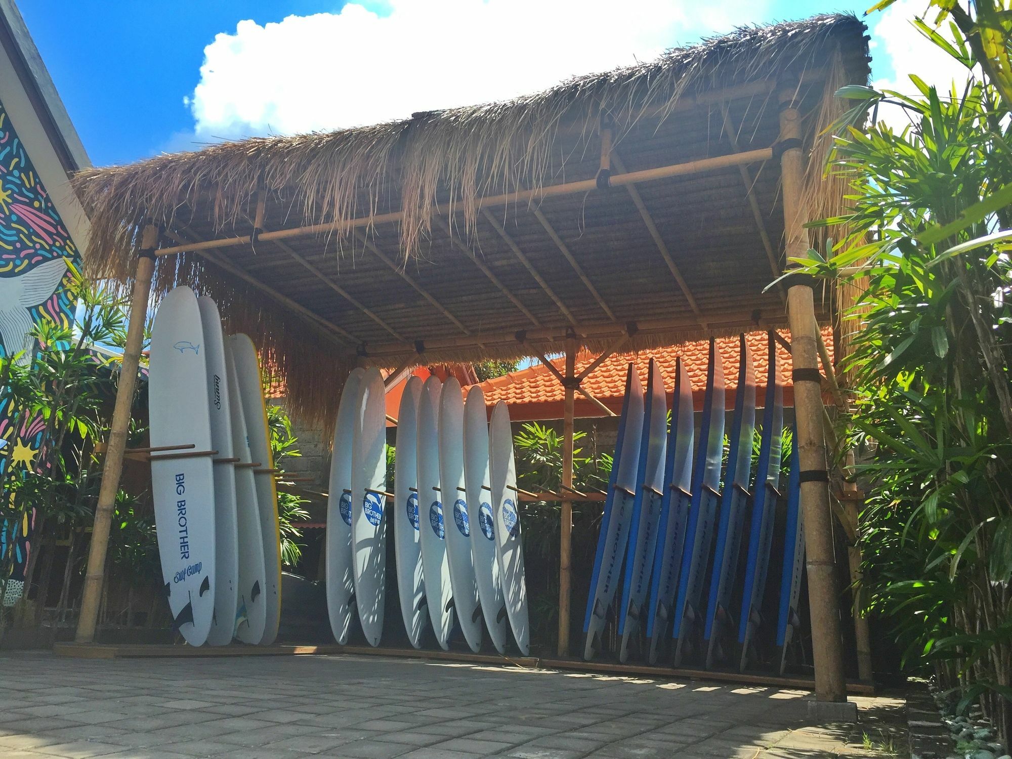קנגו Big Brother Surf Inn מראה חיצוני תמונה